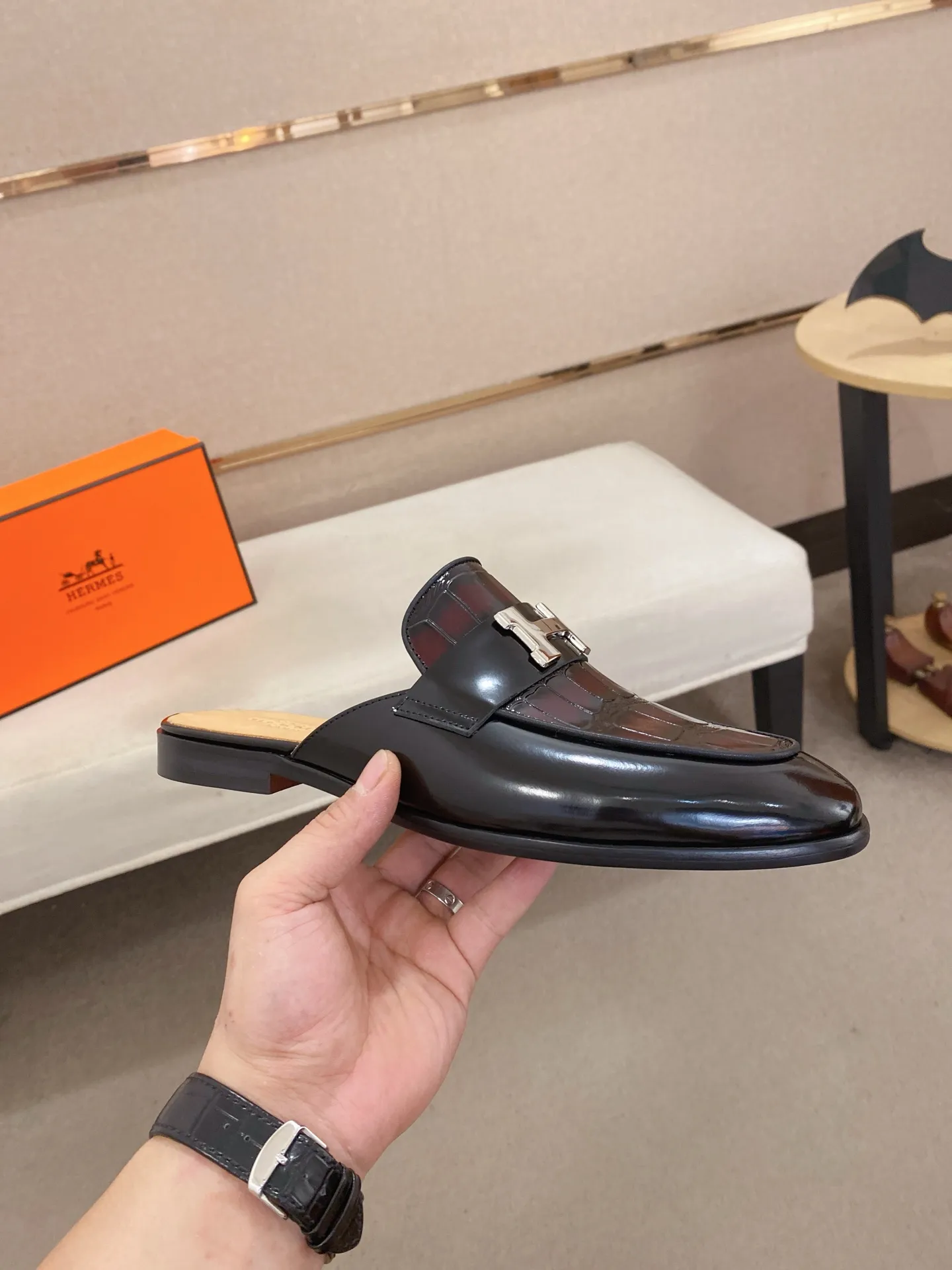 Men's clothing and shoes💰: 500💰《HERMES》【Classic original single version】Hermès half-drag; top 🔝purchasing agent🔍🔍 latest 🇺🇸 counter sale simultaneously, original ▲▲cowhide imported from Italy ▲▲Exquisite workmanship (Italian 🇮🇹Imported water-dyed 🐂cowhide lining) sole: original sole provided by the original factory, ⚠️exclusive double-layer activity·TPR·rubber·combined molded outsole; Yardage: 38-44. Can be customized45